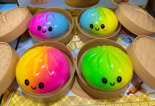 RAINBOW AND UNICORN DUMPLINGS IN THEIR STEAMER - THESE ARE GREAT COLORS!!!