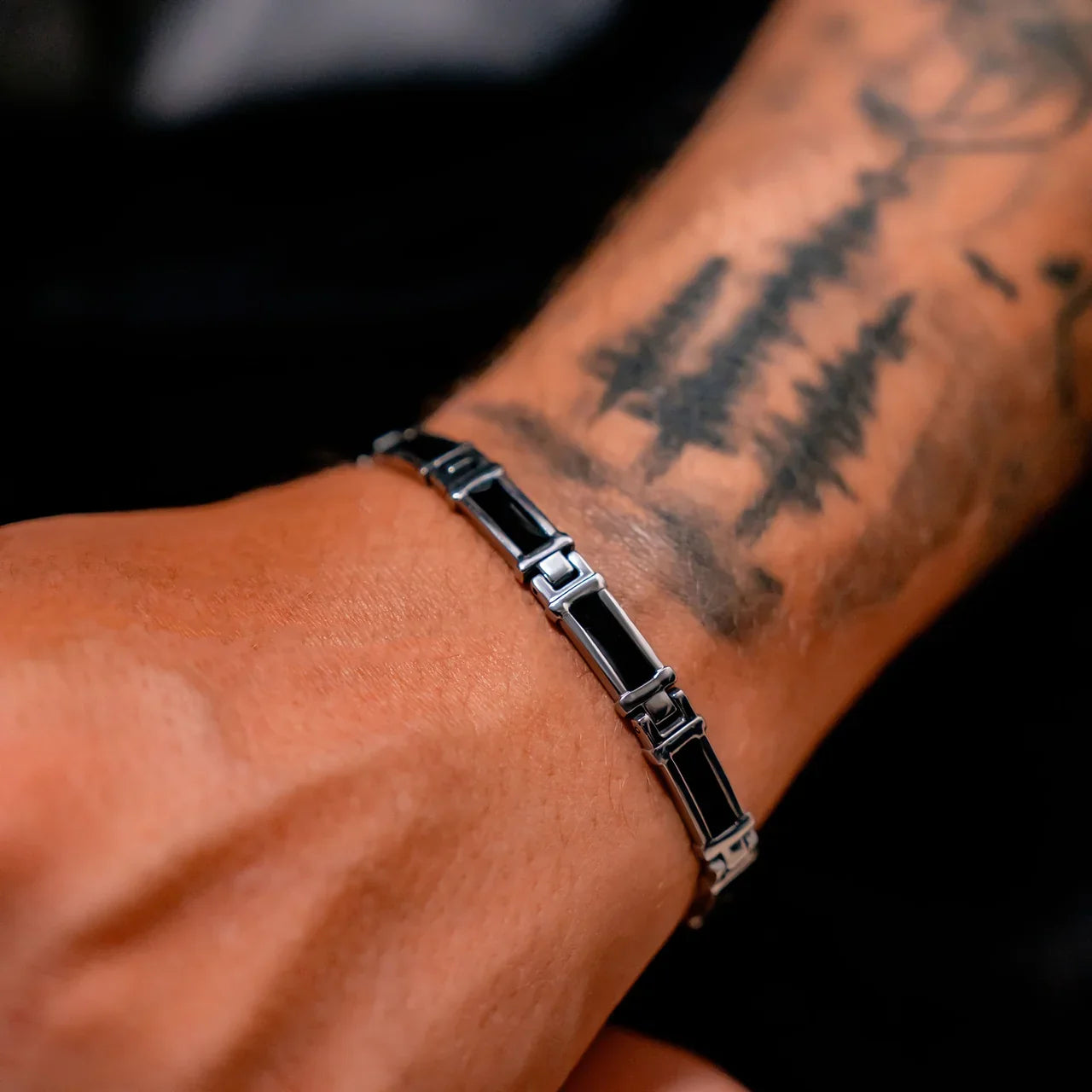 BLACK ENAMEL STAINLESS STEEL MAGNETIC BRACELET