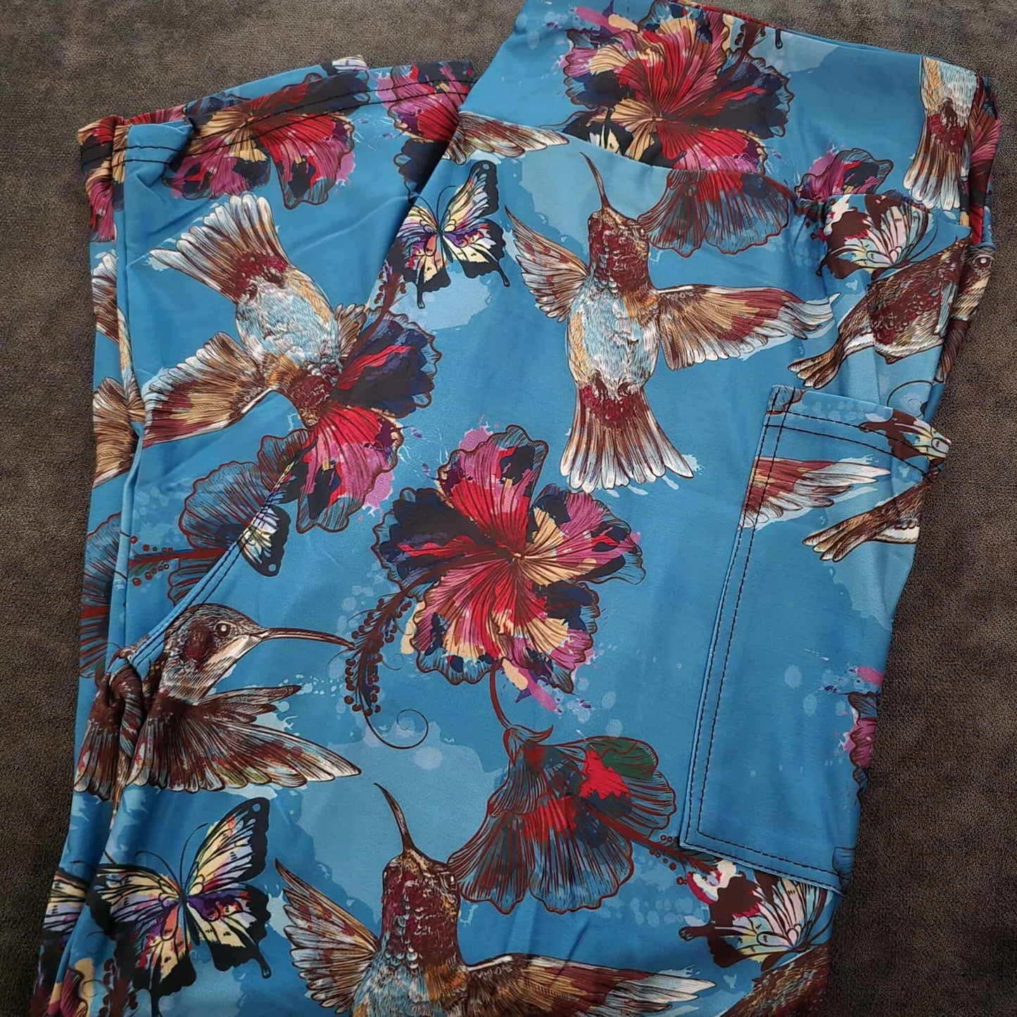 Hummingbird Capris With Pockets TC2 -  The InvenTORI Nook