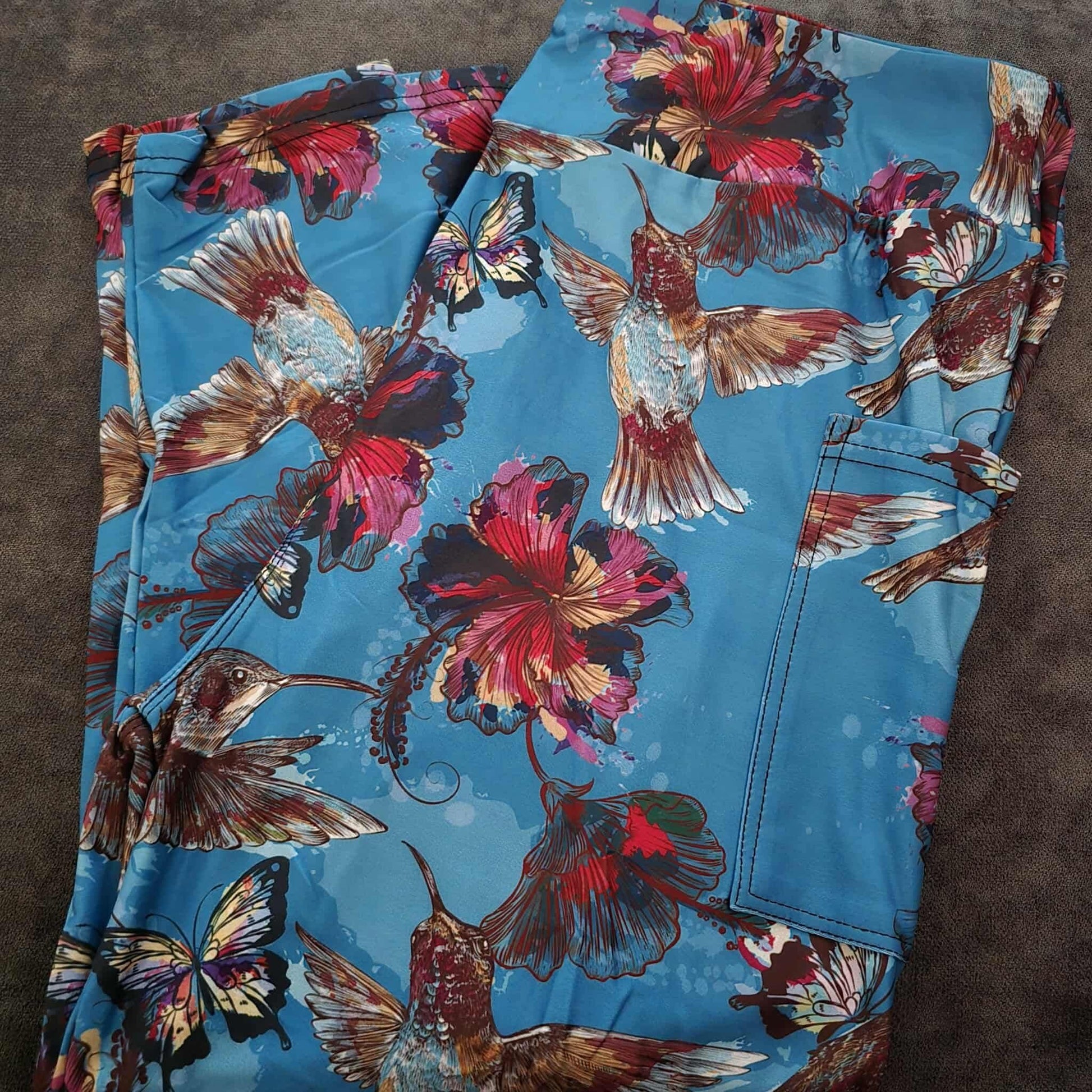 Hummingbird Capris With Pockets TC2 -  The InvenTORI Nook