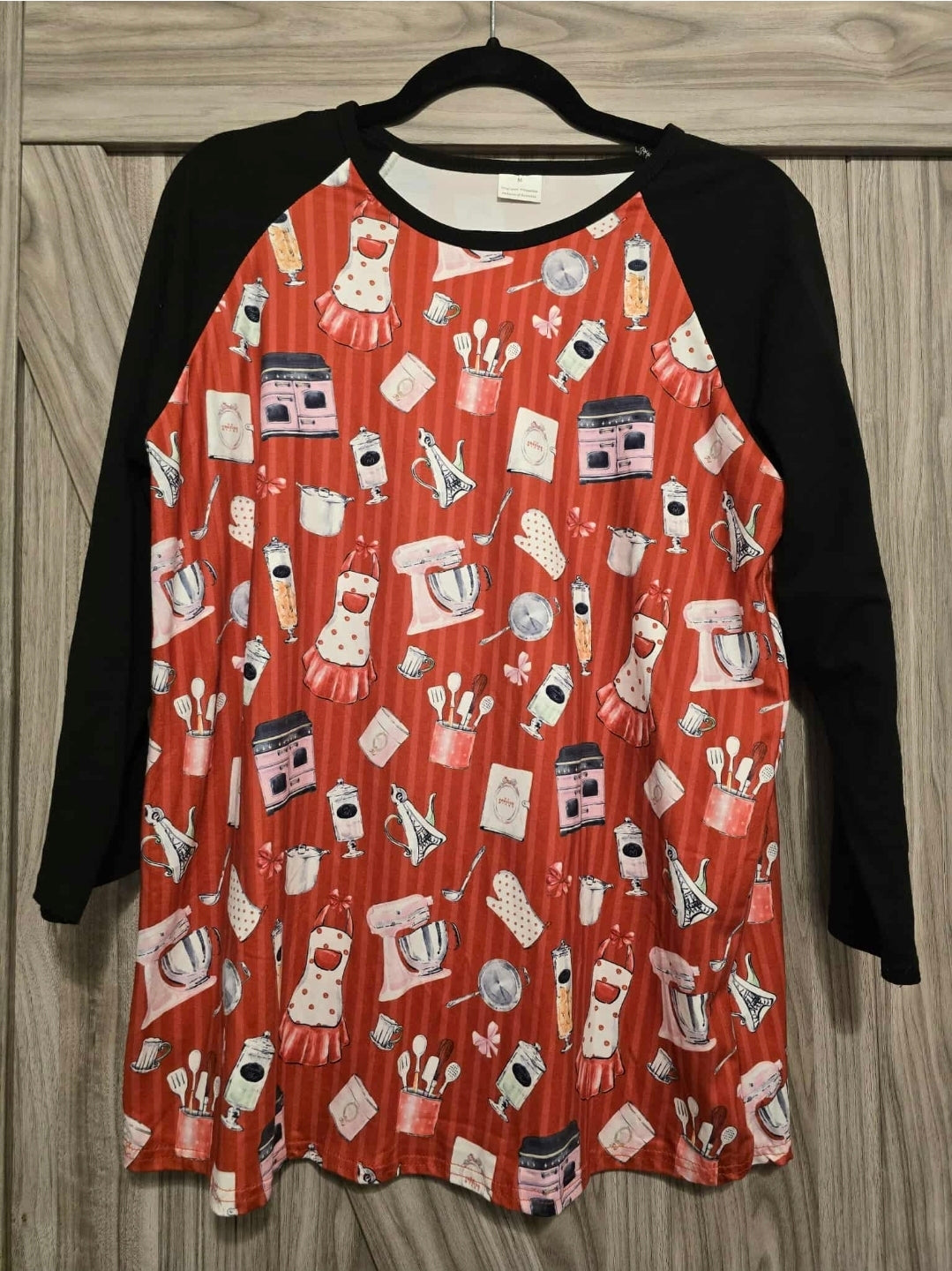 Bakers Dream Raglan - Medium -  The InvenTORI Nook